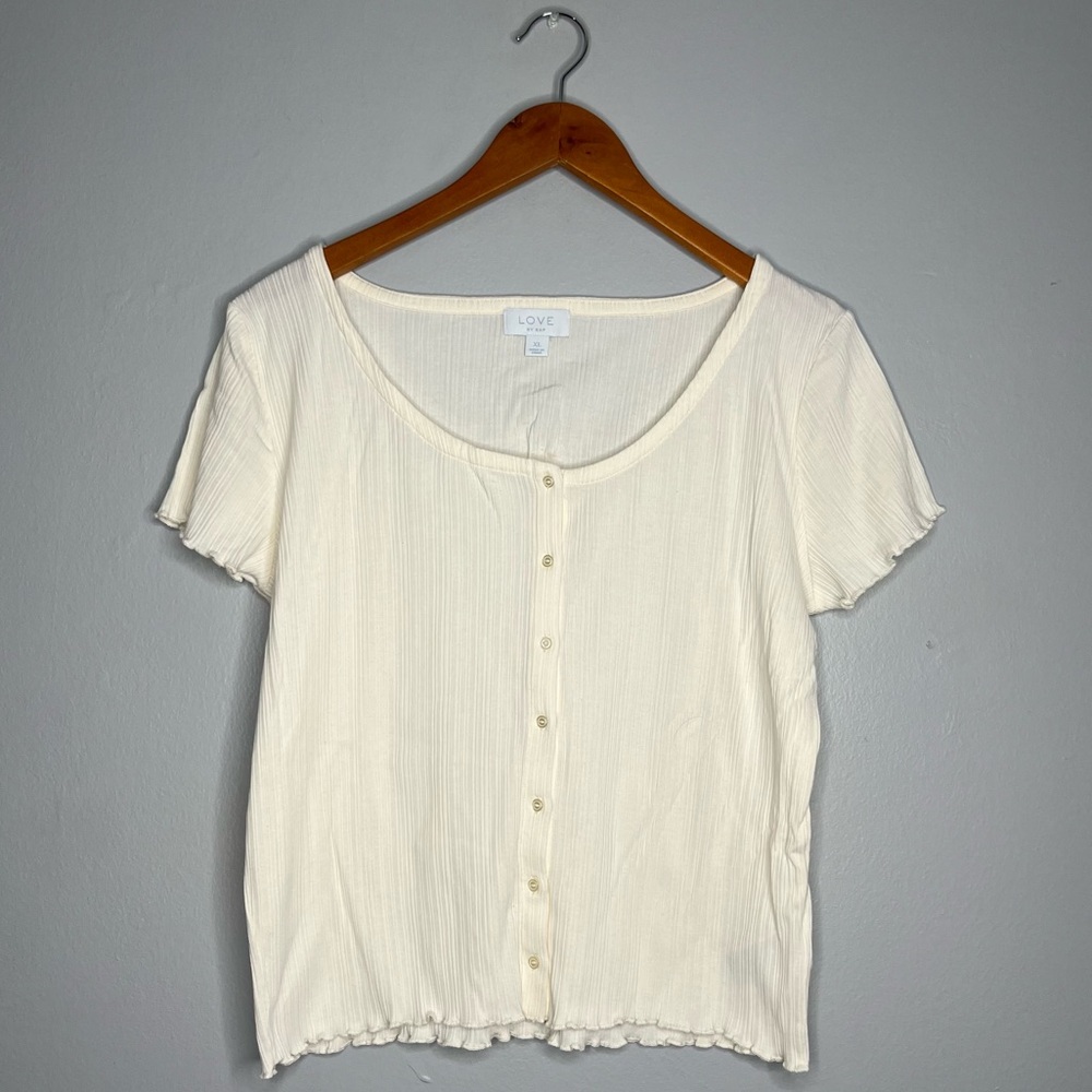 Love by Gap Cream Ruffle Hem Button Front Top W